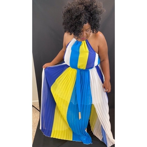 L'ATISTE Dresses & Skirts - 🛍️ L’ATISTE Beautiful Maxi Halter Dress - Size Various (NWT) Boutique